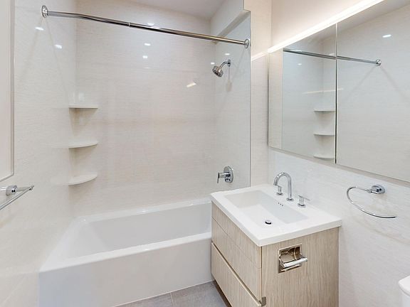 4th image of 284 Mott St APT 1L