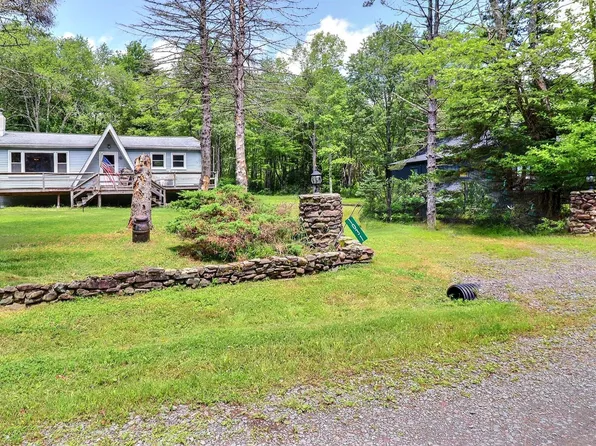 1031 Wyoming Dr, Pocono Lake, PA 18347