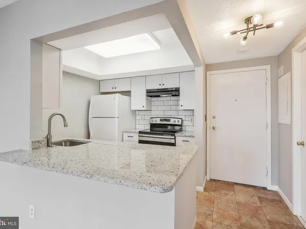 5505 Seminary Rd APT 813N, Falls Church, VA 22041
