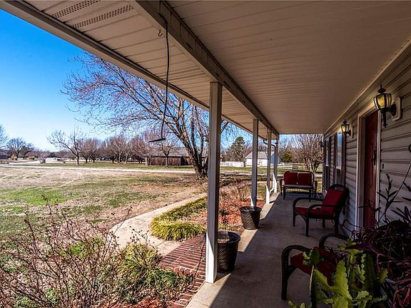 5th image of 11114 Spring Mountain Dr