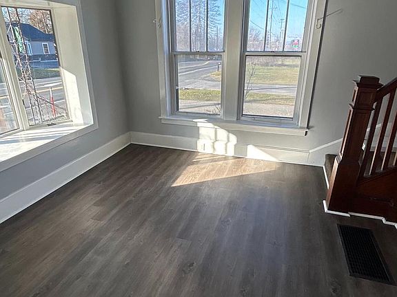 5th image of 6941 Lincoln Way E