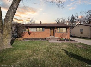 15910 Deering St, Livonia, MI 48154