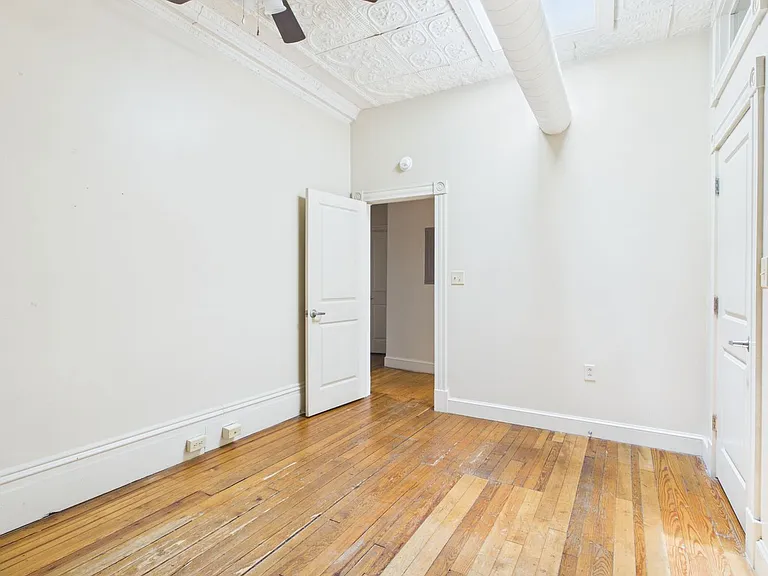121 W Broad St #404 — Photo 13