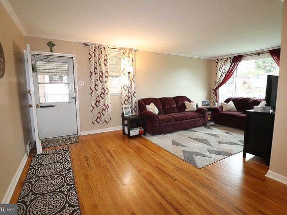 2nd image of 7314 Shelbourne St