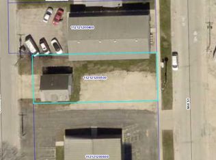 909 S Mill St, Decorah, IA 52101