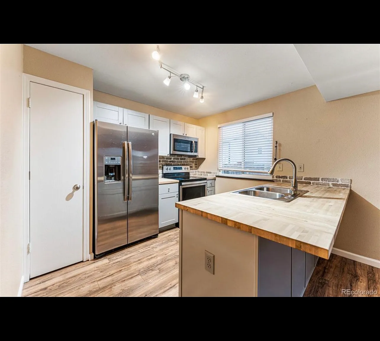 3 bed, 2100 sqft, $1,100 — Photo 3