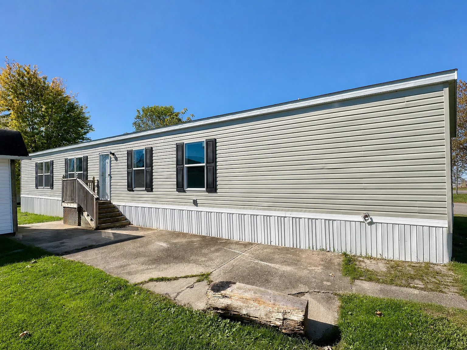 3 bed, 2.0 bath, $1,300 — Photo 2