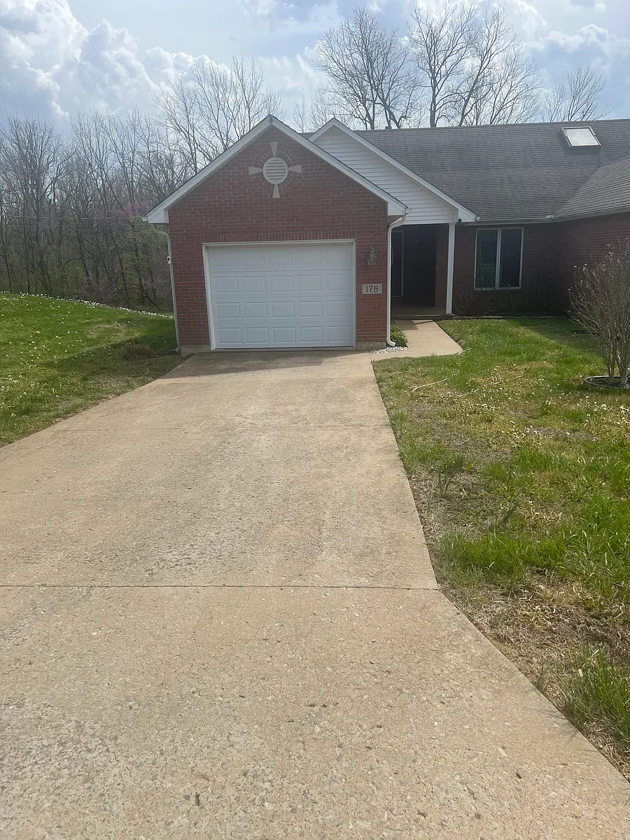 Building Photo - 178 Cedar Cir #178