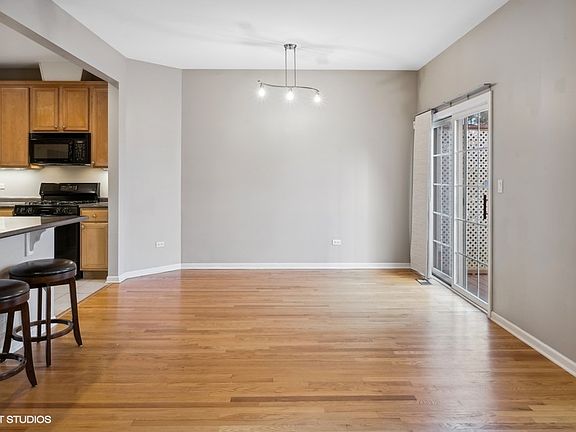 4th image of 3825 N Milwaukee Ave Unit D