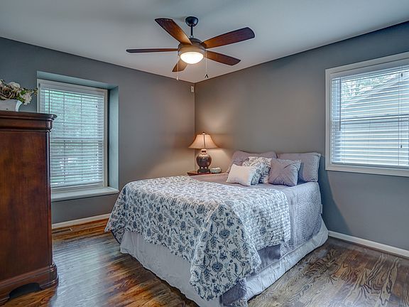 4th image of 10531 W 92nd Pl