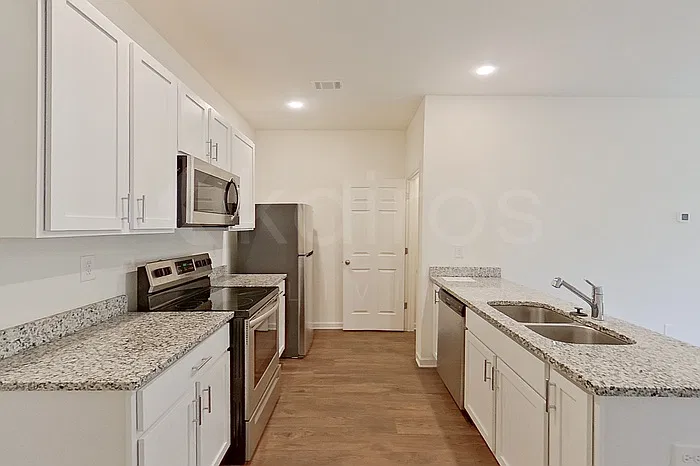 3 bed, 2.5 bath, 1304 sqft, $1,495 — Photo 4