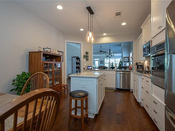 3rd image of 4014 SW Lavender Point