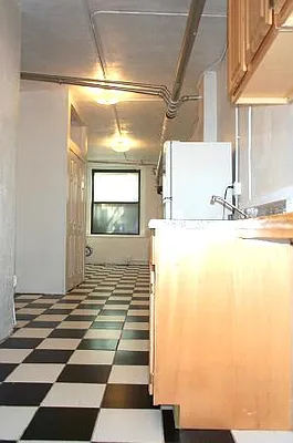 Rented by Tower Brokerage | media 30