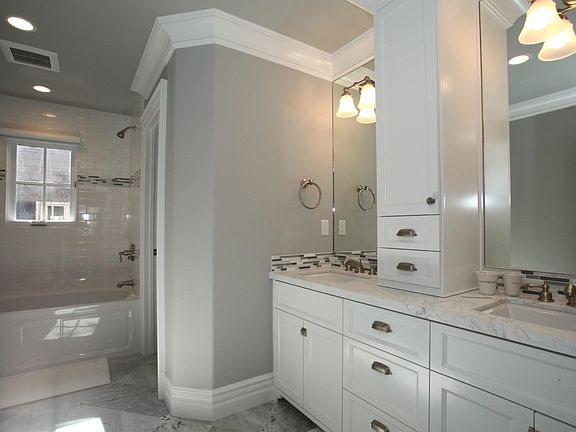 3rd image of 1117 Cherry Ave