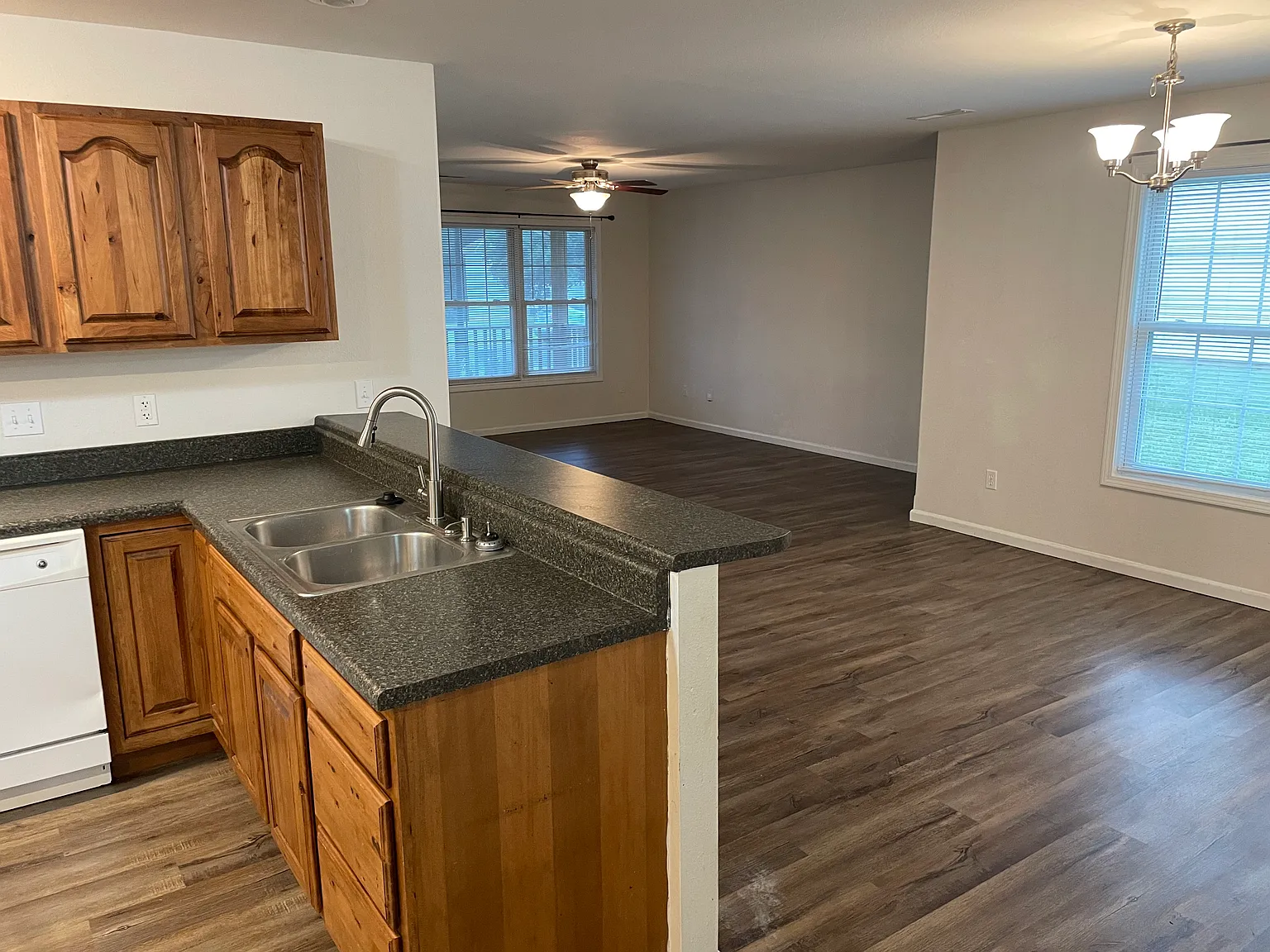 536 Timberline Dr — Photo 2