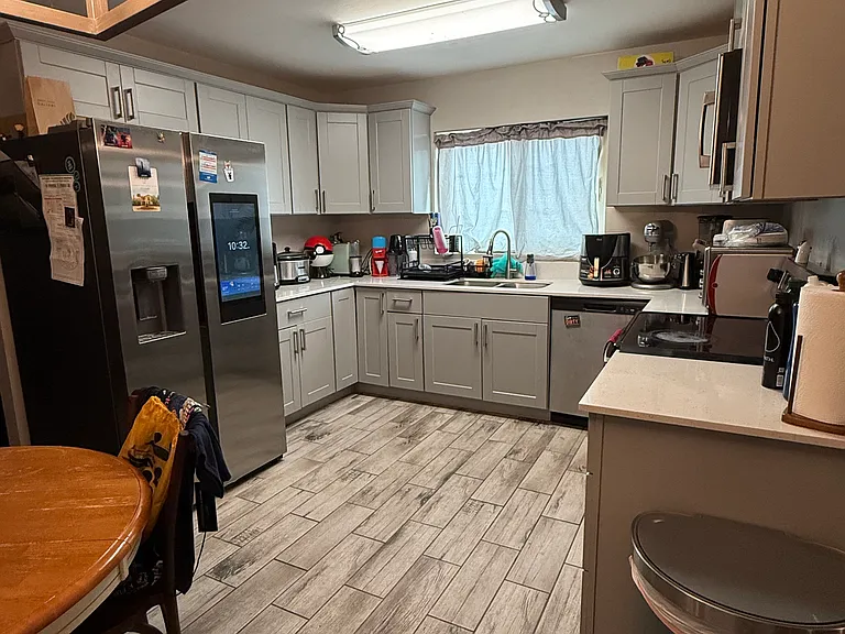 531 E Blacklidge Dr — Photo 3