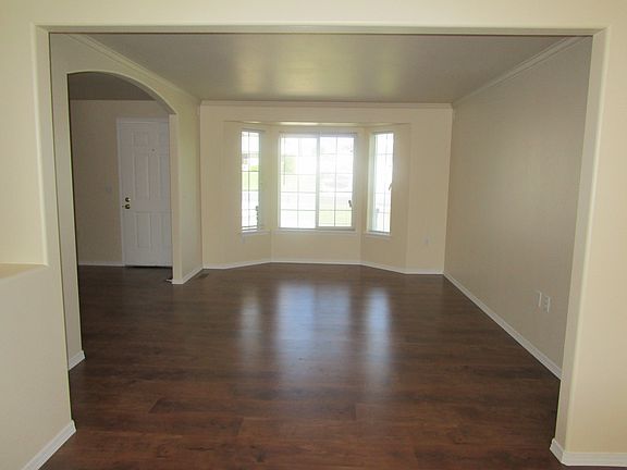 3rd image of 805 W Windrose Dr