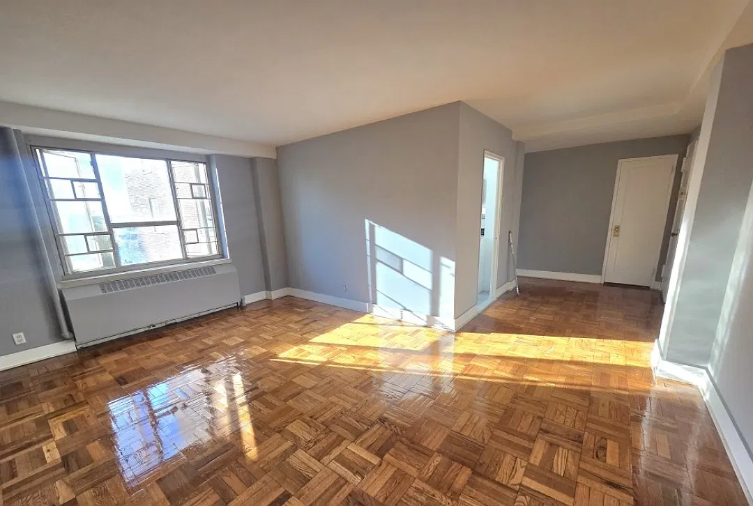 1 bed, 855 sqft, $2,372 — Photo 1