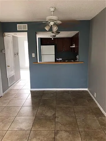 2 bed, 1.5 bath, 1200 sqft, $1,350 — Photo 3