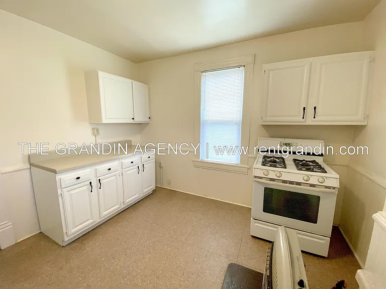 909 13th St SE — Photo 16