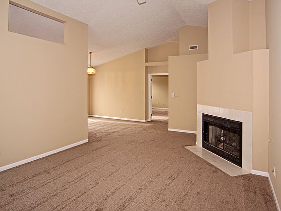 04 Living Room_12012015