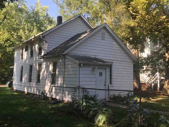 4th image of 916 NE Glendale Ave