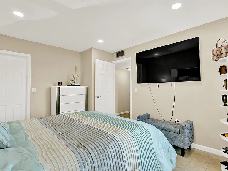 502 Davis Rd #12 — Photo 13
