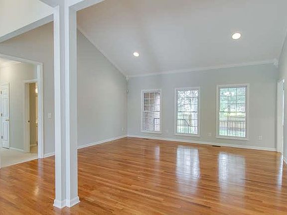 5th image of 2306 Woodridge Trl
