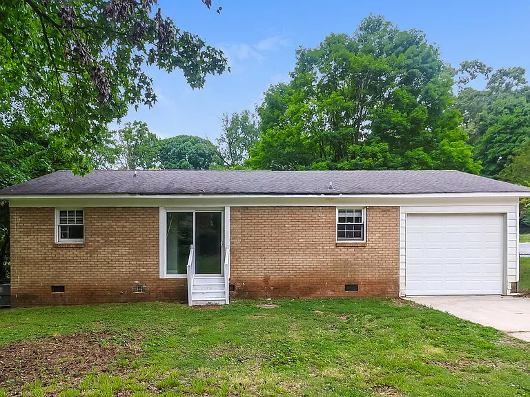 401 Sleepy Hollow Rd — Photo 16