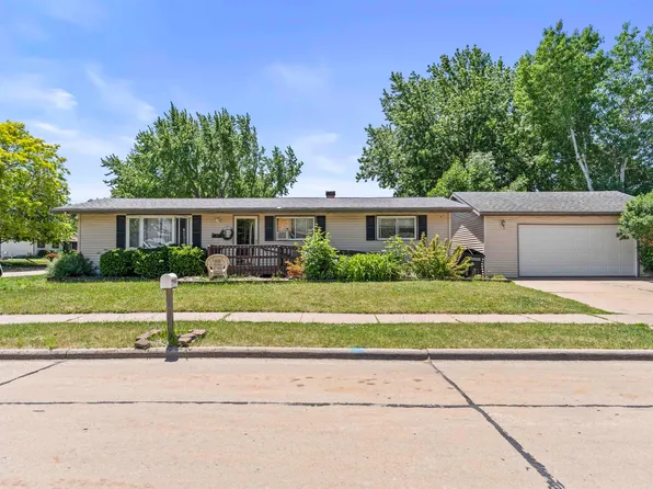 1602 Thornton Dr, Oshkosh, WI 54904