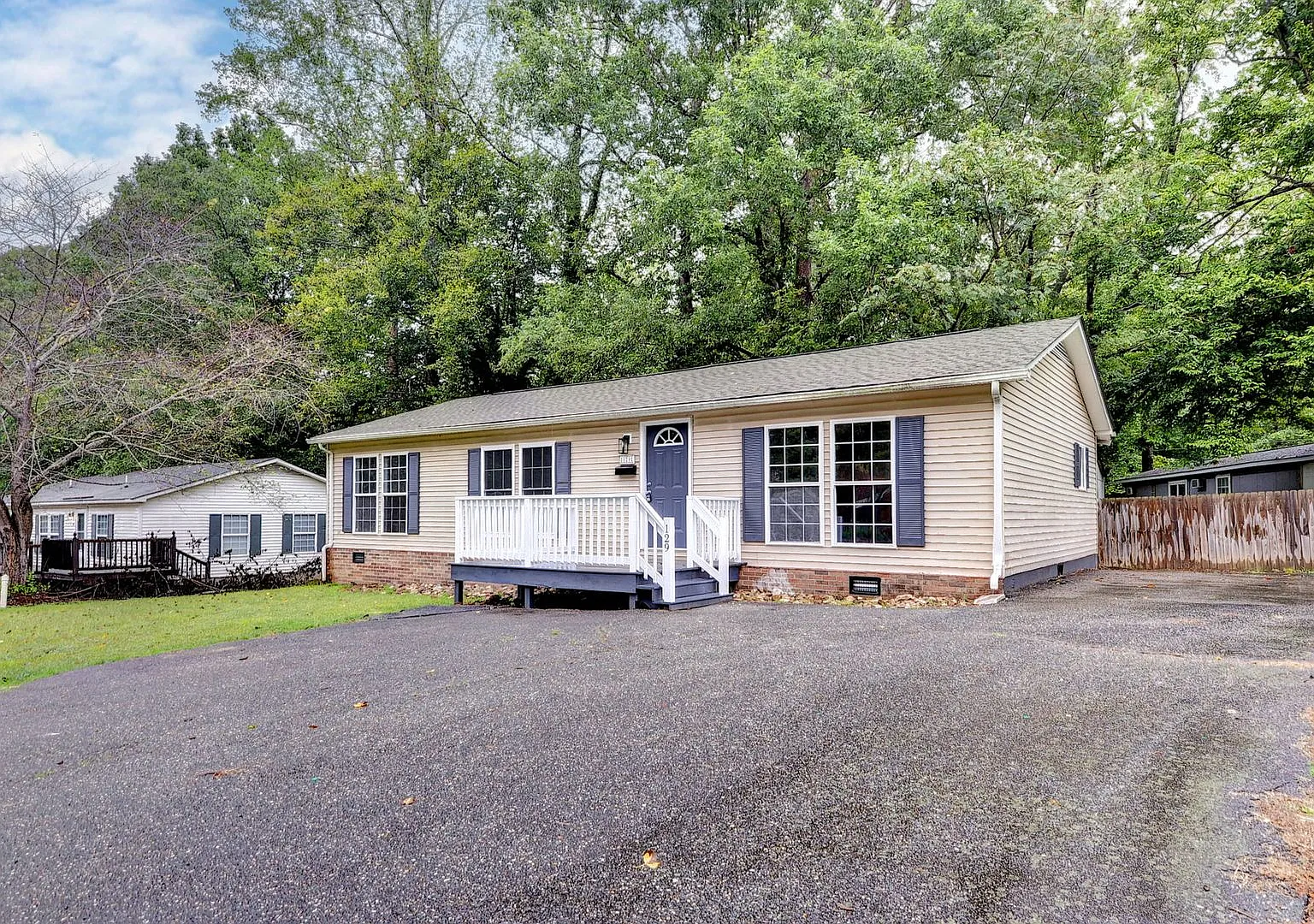 Cozy & Updated 3-Bedroom Home One Level Living! Available NOW! — Photo 2