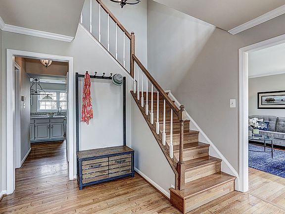 2nd image of 44164 Bristow Cir