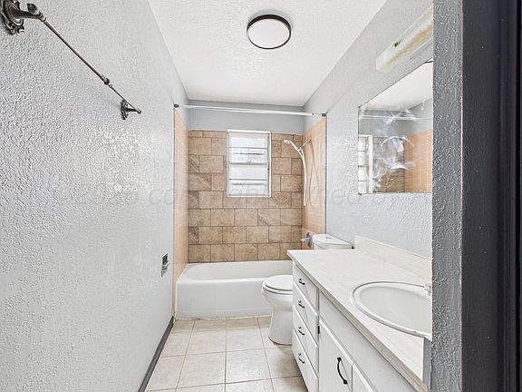 5th image of 1002 NE 4th St