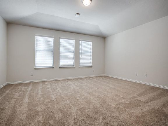 5th image of 910 Torrey Ave