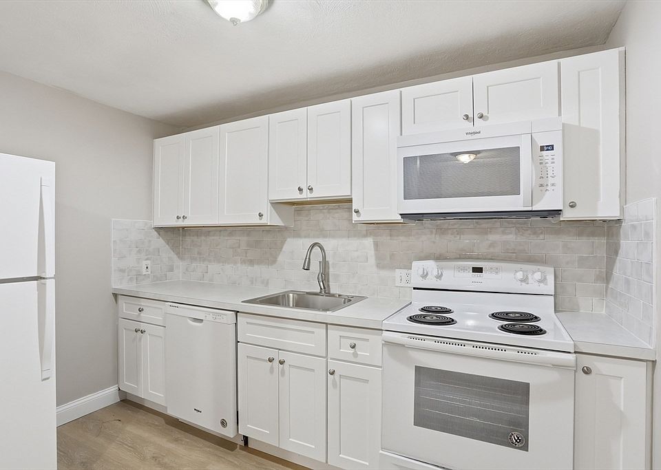 1st image of 11 Davis Rd APT B8