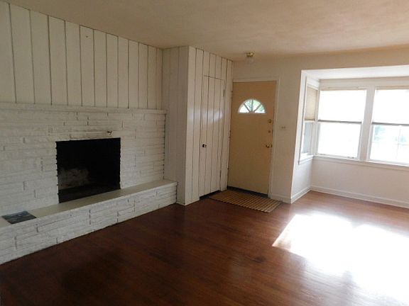 3rd image of 433 S Vail Ave