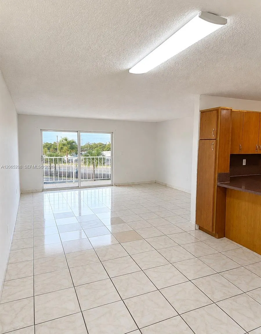 The Leeward Condo — Photo 1