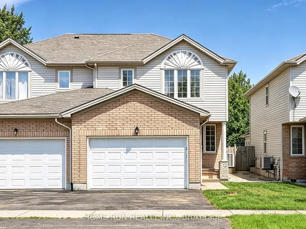 1169 Clyde Ave, Ottawa, ON K2C 4B2
