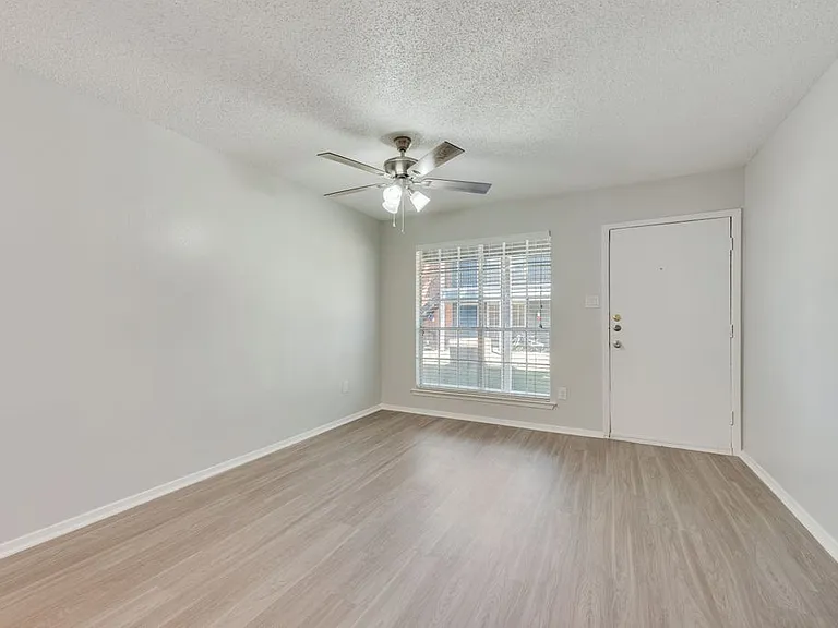 1200 Pecan Square Dr #8 — Photo 9