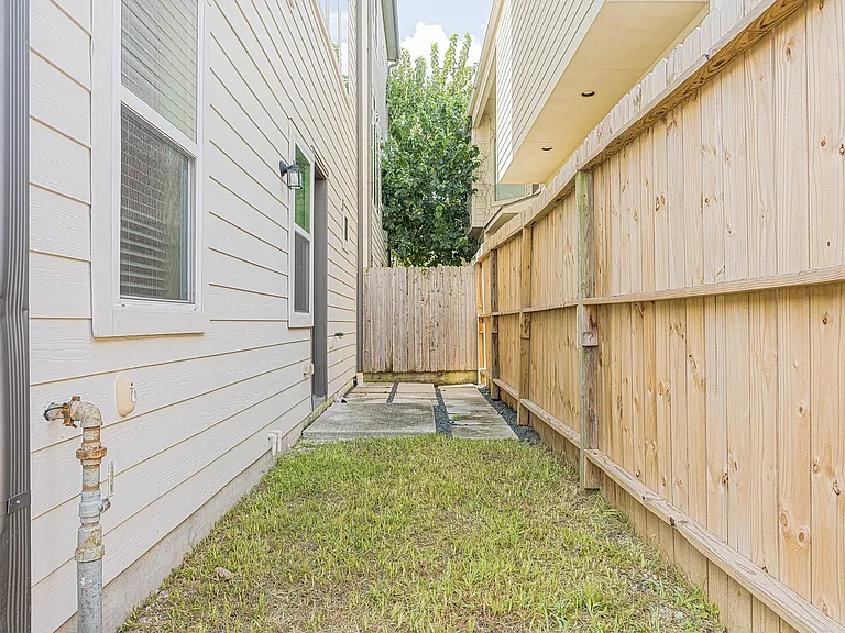 5813 Petty St #C — Photo 27