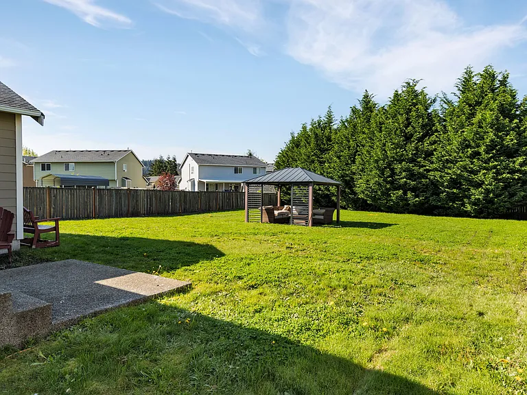 203 Burr St NE — Photo 23