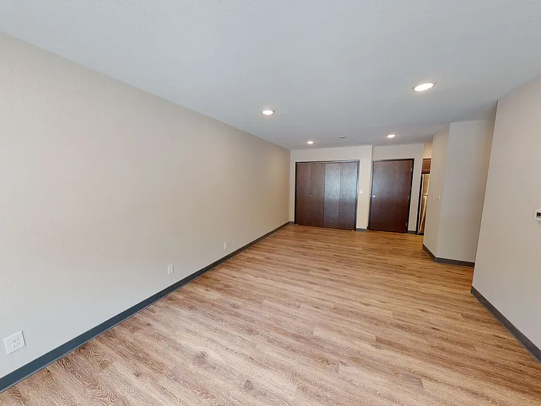 210 S Hyland Ave — Photo 2
