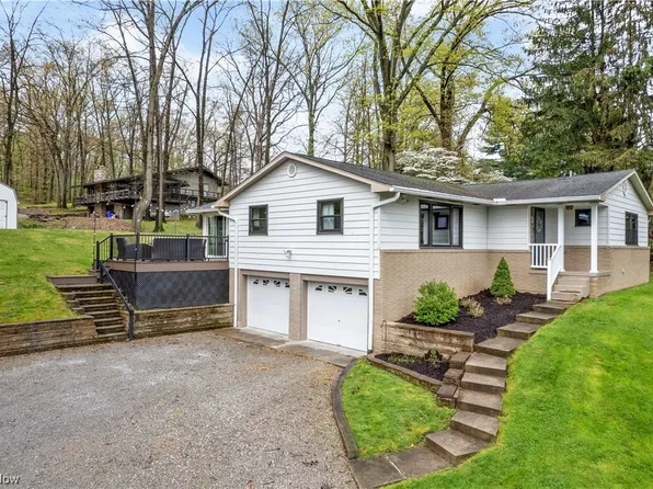 576 Anna Mae Dr, Mogadore, OH 44260