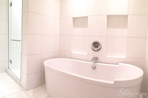 Rented by City Connections Realty | media 15