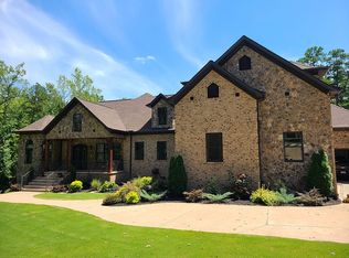 635 Lochaven Rd, Matthews, NC 28173