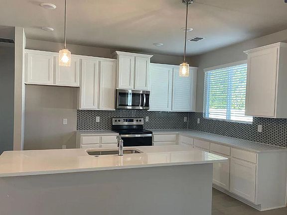4th image of 5944 Revere Dr