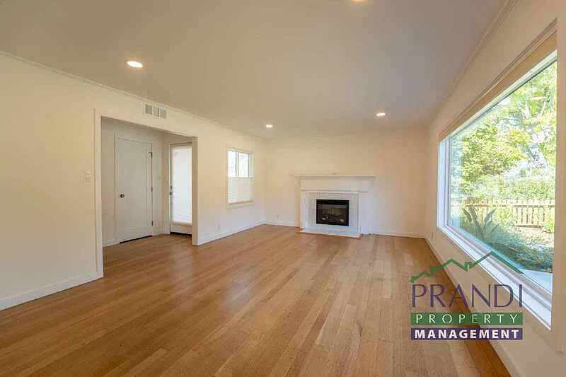 3 bed, 1.5 bath, 1475 sqft, $6,250 — Photo 3