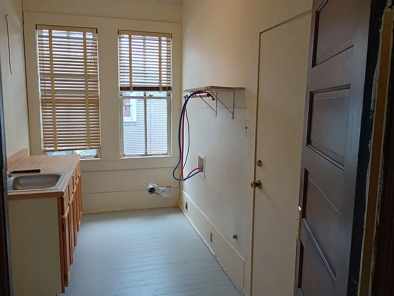 2224 Elliott St — Photo 8