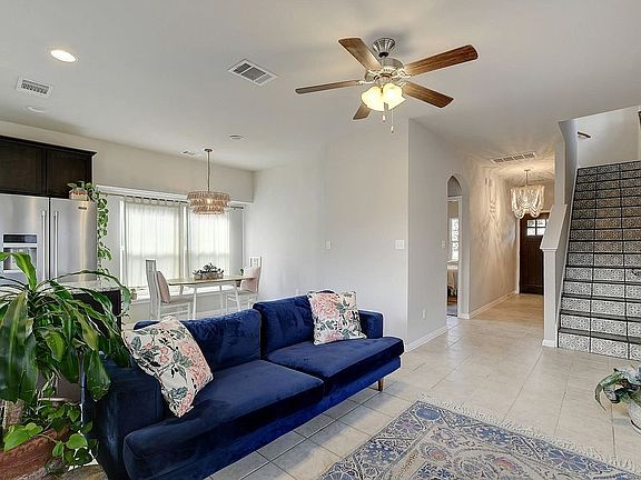 4th image of 518 Stonewood Ln