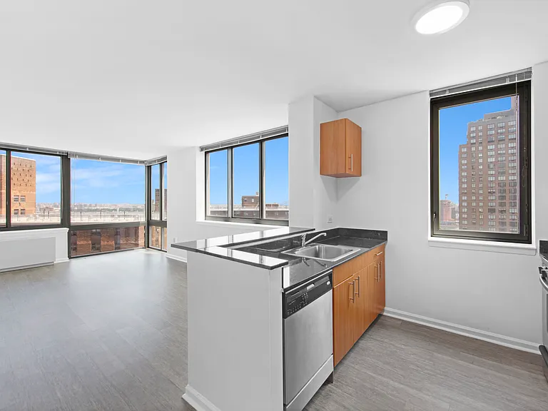 408 E 92nd St #33B — Photo 3